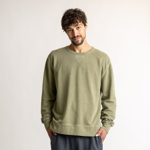 Front view of model wearing organic cotton classic crew sweatshirt in bay.