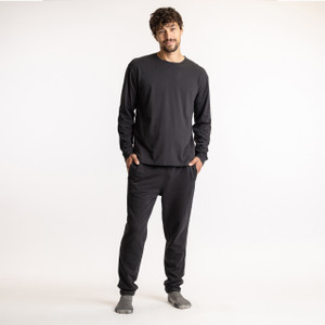 Full body view of model wearing organic cotton classic sweatpant in pepper.