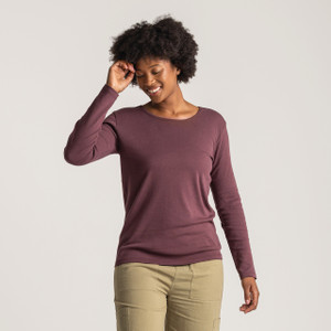 Front view of model wearing organic cotton layering tee in color plum