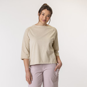 Close up front view of model wearing organic cotton 3/4 sleeve tee in color pearl.