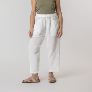 Close up front view of model wearing organic cotton harem pant in color salt.