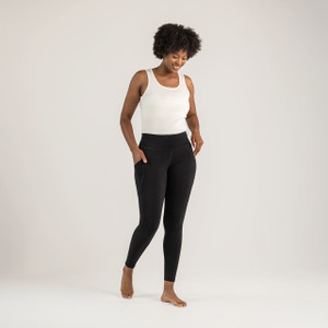 Front view of model wearing organic cotton blackout pocket ankle leggings.