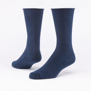 Navy solid color organic cotton cushion crew socks.