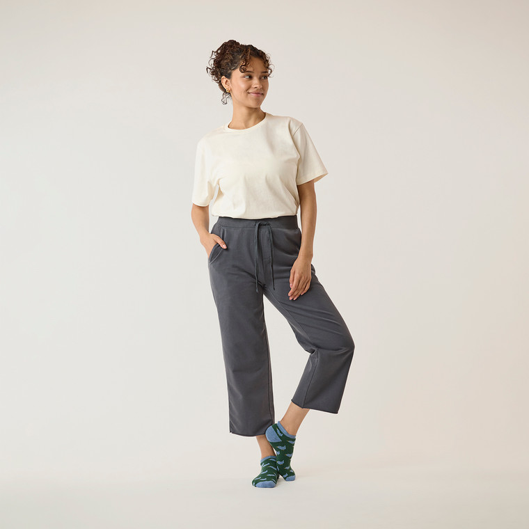 Full body view of model wearing cropped sweatpant in infinity blue