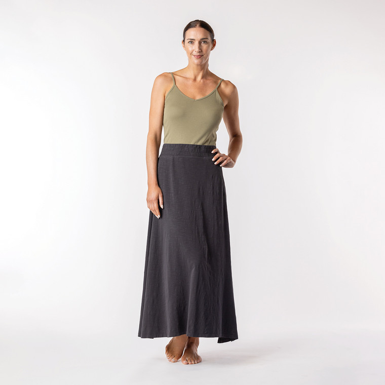 Full body front view of model wearing organic cotton maxi skirt in pepper.