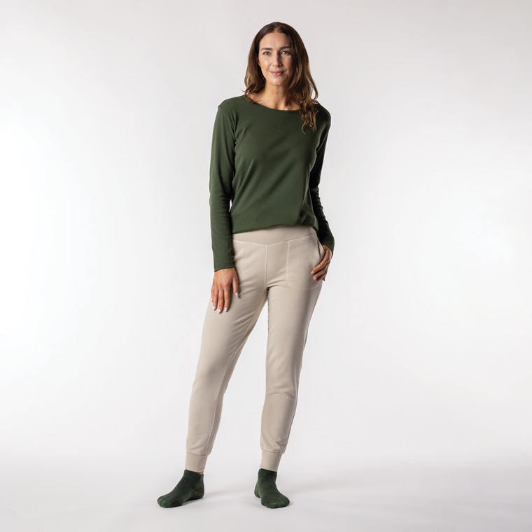Full body front view of model wearing organic cotton fleece jogger in color pearl.